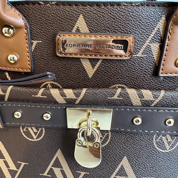 Adrienne Vittadini Signature Satchel Purse Top Zipper Closure - Picture 2 of 8